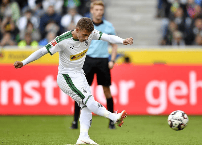 爱游戏游戏平台关于太狠了！门兴格拉德巴赫围绕全明星赛内部沟通今晚罗马备战全明星赛，莱比锡今晨回应争议的信息