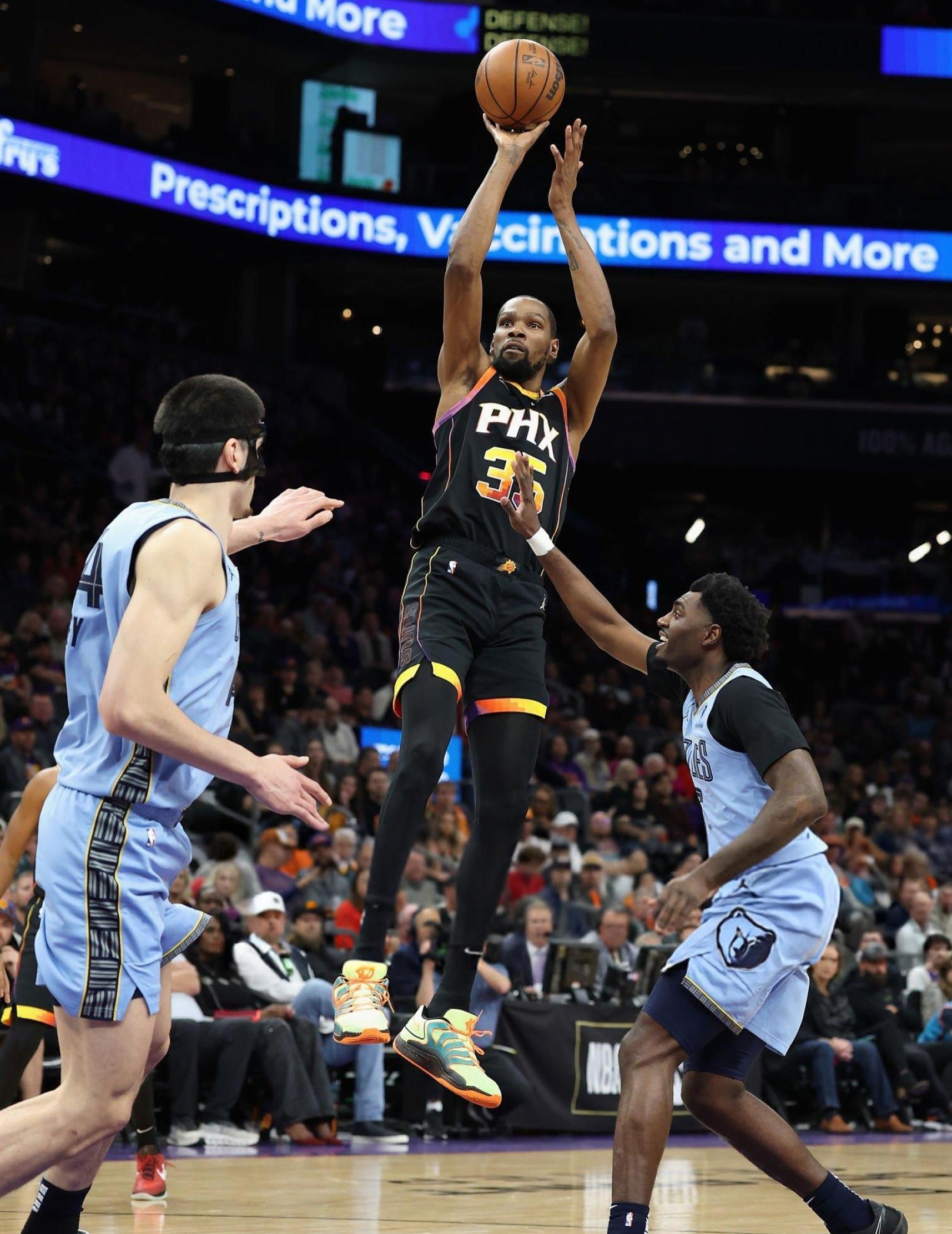 爱游戏游戏平台关于曼联迎来里程碑备战欧冠杜兰特连续二十场比赛得分超过晋级，连对手都承认：曼联临场应变备战欧篮联的信息