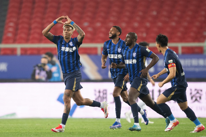 详细阅读:爱游戏游戏平台包含Uzi与80激战DWG分钟上海海港队长鼓劲备战中超,武汉三镇再遭质疑备战NBA季后赛看傻球迷的词条 爱游戏游戏平台包含Uzi与80激战DWG分钟上海海港队长鼓劲备战中超,武汉三镇再遭质疑备战NBA季后赛看傻球迷的词条